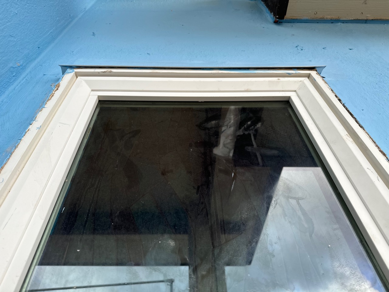 Window head waterproofing and flashing detail
